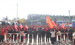 全运会“大湾鸡”意外走红，系40名“10后”武校学生扮演，被称为“史上最癫吉祥物”，总指挥：没想到会这么出圈