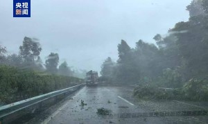 台风“摩羯”正在穿越海南岛 多地设施受损严重