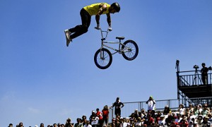 澳大利亚自行车队奔赴巴黎前遭窃,卫冕冠军头盔靴子被盗